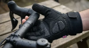 Close-up illustration of the non-slip silicone palm grip on a waterproof cycling glove handlebar interface